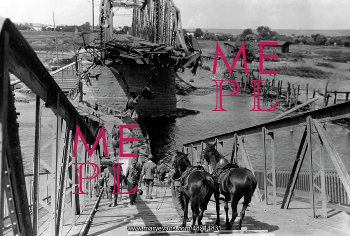 : Austrian sappers on a temporary bridge over the river Dniest : Austrian sappers on a temporary bridge over the river Dniest