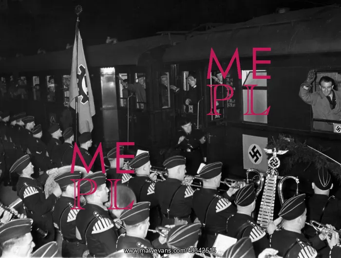 : Austrian workers on a KdF tour through Germany, Munich, 1938 : Austrian workers on a KdF tour through Germany, Munich, 1938