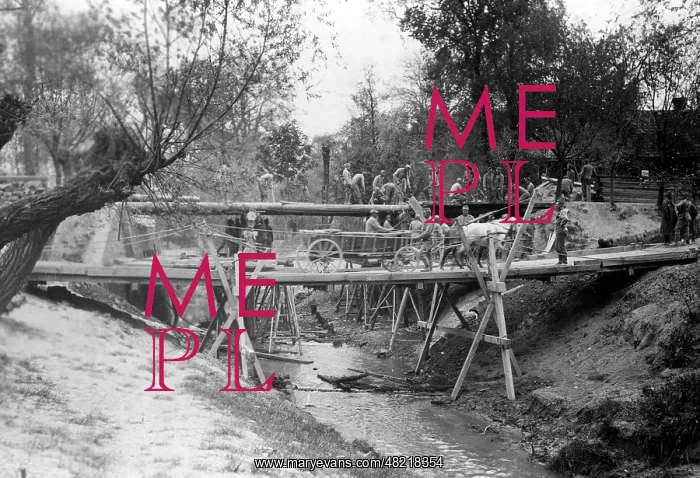 : Austro-Hungarian engineers build a bridge, 1915 : Austro-Hungarian engineers build a bridge, 1915