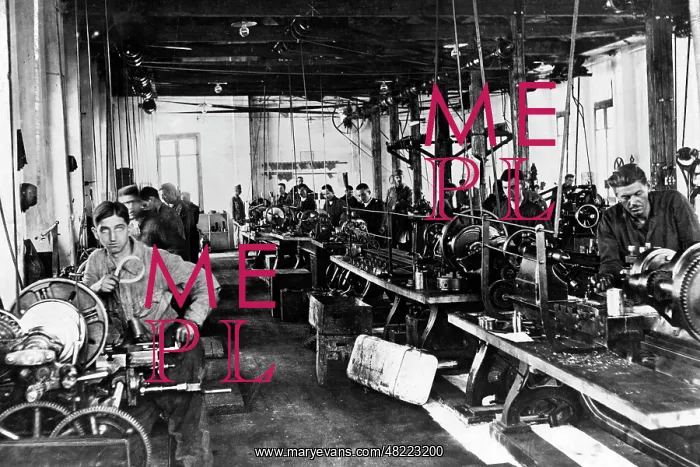 : Austro-Hungarian metal-turner workshop, 1918 : Austro-Hungarian metal-turner workshop, 1918