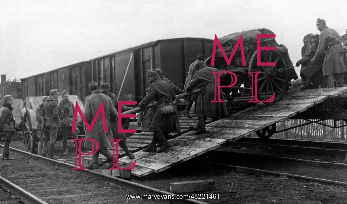 : Austro-Hungarrian artillerymen unload a train, 1918 : Austro-Hungarrian artillerymen unload a train, 1918