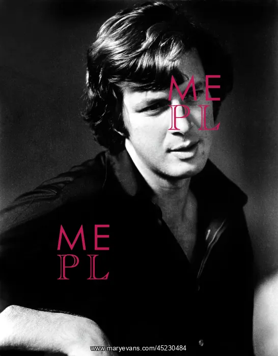 : Author MICHAEL CRICHTON in a publicity shot ? : Author MICHAEL CRICHTON in a publicity shot ?