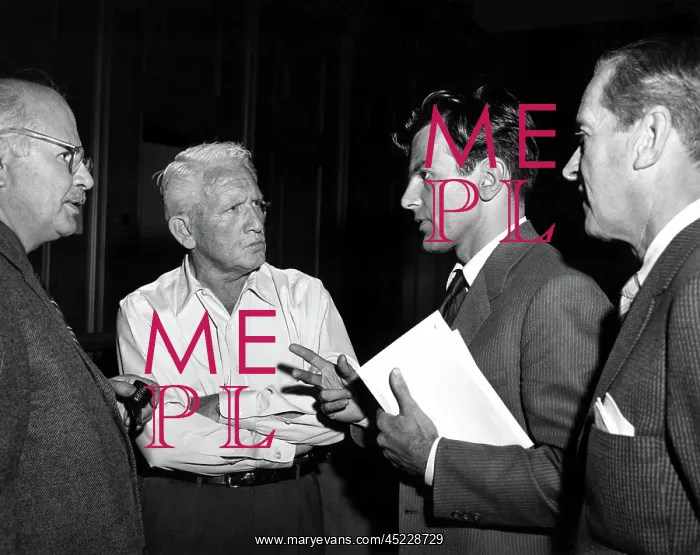 : Author WILLIAM L. SHIRER on the set of JUDGMENT ? : Author WILLIAM L. SHIRER on the set of JUDGMENT ?