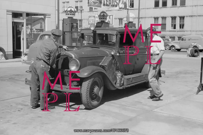 : Auto of migrant fruit worker at gas station, Sturgeon Bay, W : Auto of migrant fruit worker at gas station, Sturgeon Bay, W