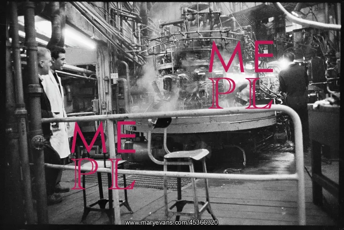 : An automatic glass blowing machine at Wear Flint : An automatic glass blowing machine at Wear Flint