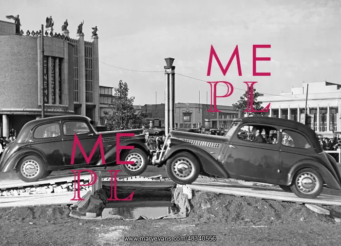 : Automobile acrobatics, 1935 : Automobile acrobatics, 1935