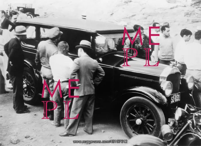 : The automobile driven by Mrs. Granville ? : The automobile driven by Mrs. Granville ?