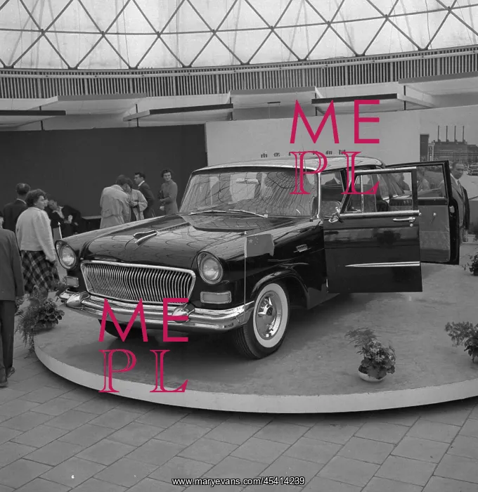 : Automobile Red Flag - Soviet made - International Expo : Automobile Red Flag - Soviet made - International Expo
