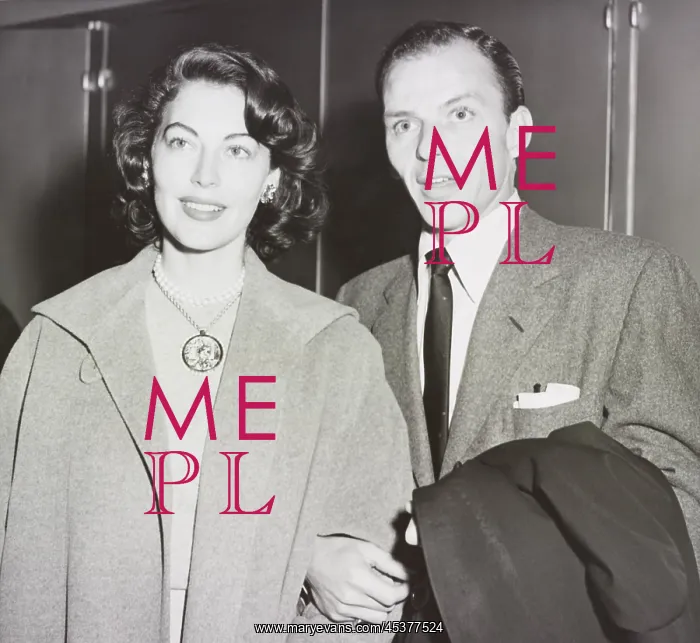 : Ava Gardner and Frank Sinatra standing arm : Ava Gardner and Frank Sinatra standing arm