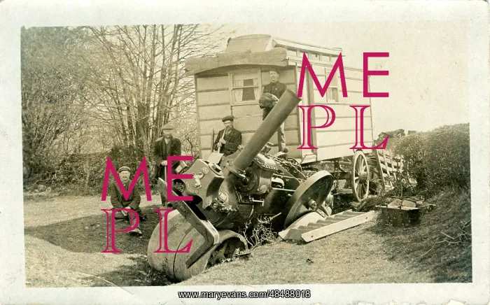 : Aveling & Porter Steam Roller crashes into a ditch : Aveling & Porter Steam Roller crashes into a ditch