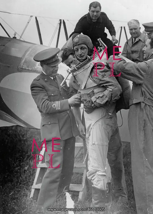 : The Aviator Mario Pezzi at his altitude : The Aviator Mario Pezzi at his altitude