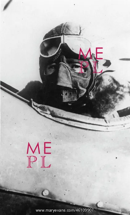 : The aviatrix Elinor Smith with her mask : The aviatrix Elinor Smith with her mask