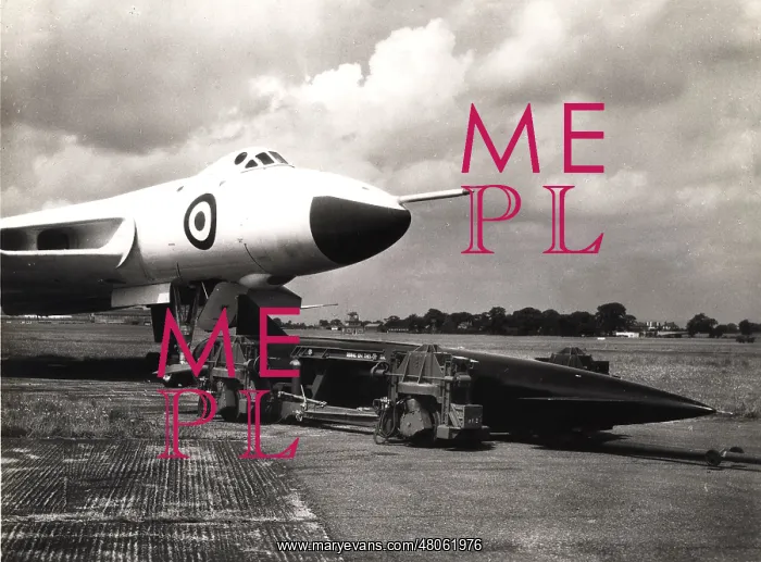 : Avro Blue Steel in front of an Avro Vulcan : Avro Blue Steel in front of an Avro Vulcan