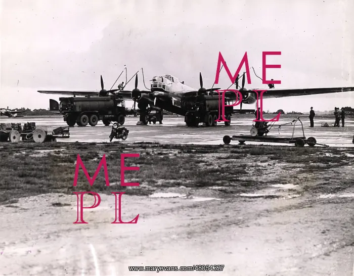: Avro Lincoln being refuelled at Blackbushe : Avro Lincoln being refuelled at Blackbushe
