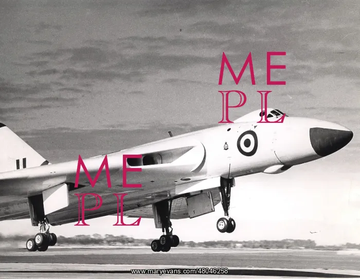 : Avro Vulcan takes-off : Avro Vulcan takes-off