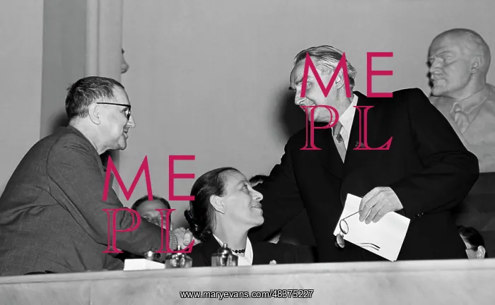 : Awarding to Bertolt Brecht in Moscow : Awarding to Bertolt Brecht in Moscow