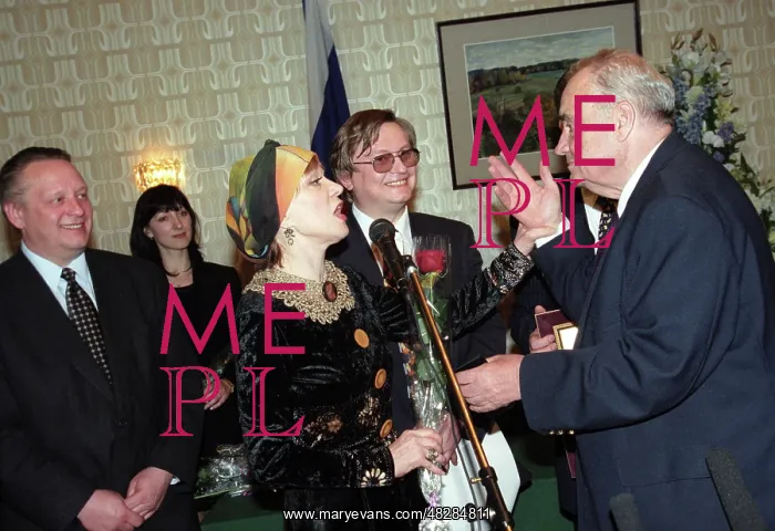 : Awarding of General Acceptance prize, 1999 : Awarding of General Acceptance prize, 1999
