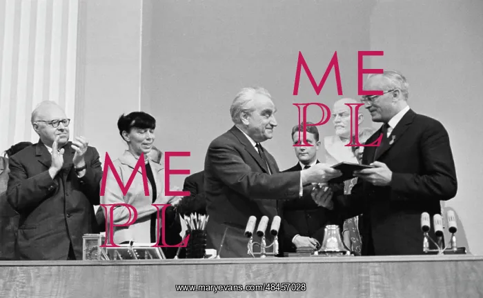 : Awarding to Herluf Bidstrup in Moscow : Awarding to Herluf Bidstrup in Moscow
