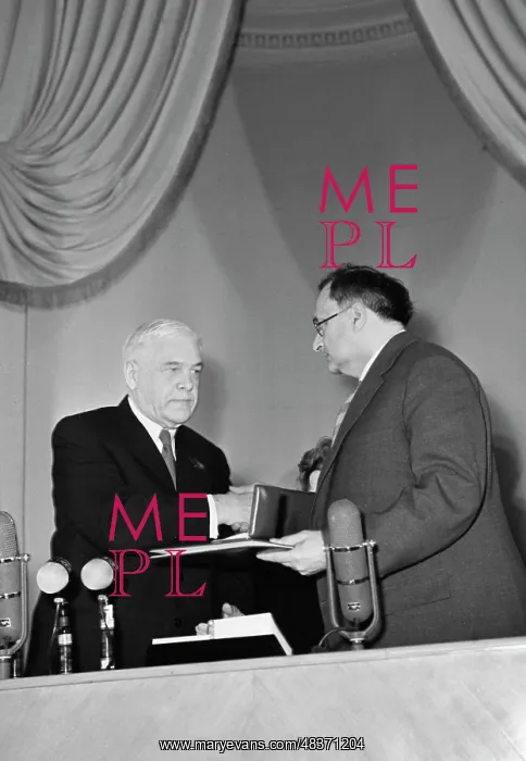 : Awarding to Ivor Montagu in Kremlin : Awarding to Ivor Montagu in Kremlin