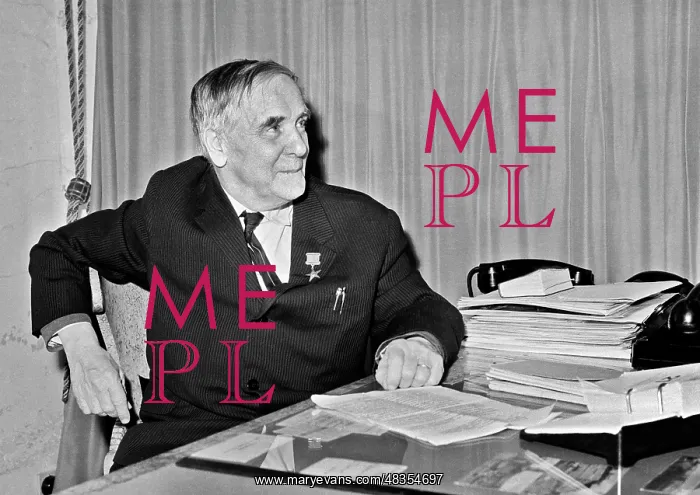 : Awarding to Pyotr Kapitsa in Moscow : Awarding to Pyotr Kapitsa in Moscow