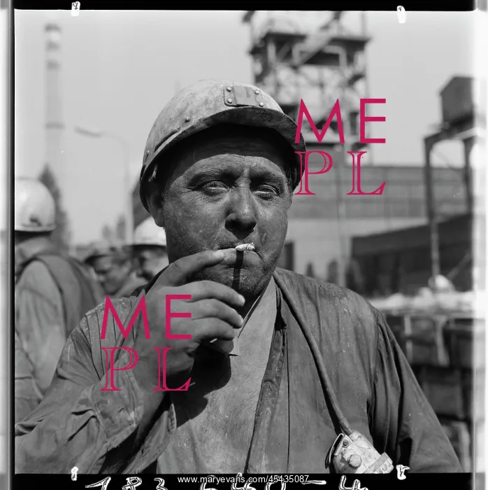 : B. Roudensky, foreman, miner, 1. maj mine, cigarette : B. Roudensky, foreman, miner, 1. maj mine, cigarette