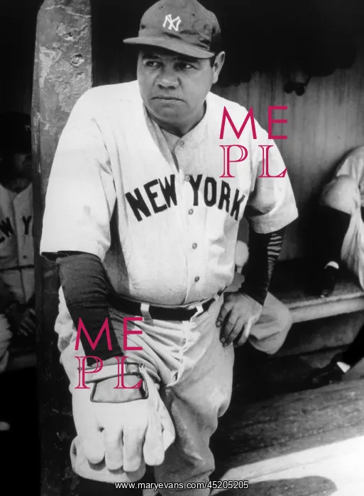 : Babe Ruth in the New York Yankees dugout ? : Babe Ruth in the New York Yankees dugout ?