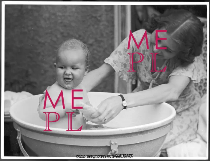 : BABY BATH 1930S : BABY BATH 1930S