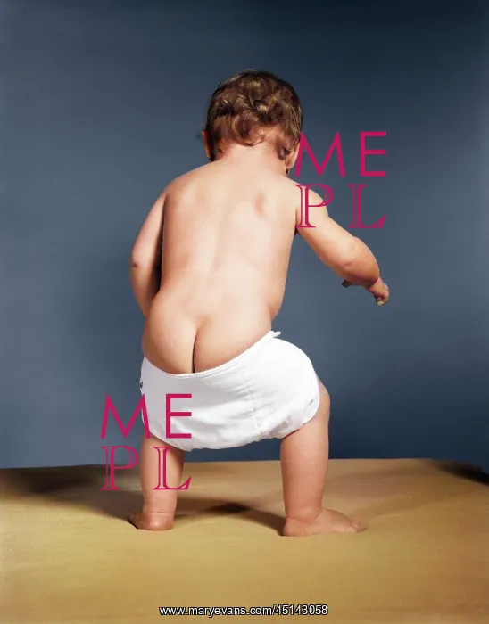 : Baby with Droopy Diaper Falling Down Showing Nude : Baby with Droopy Diaper Falling Down Showing Nude