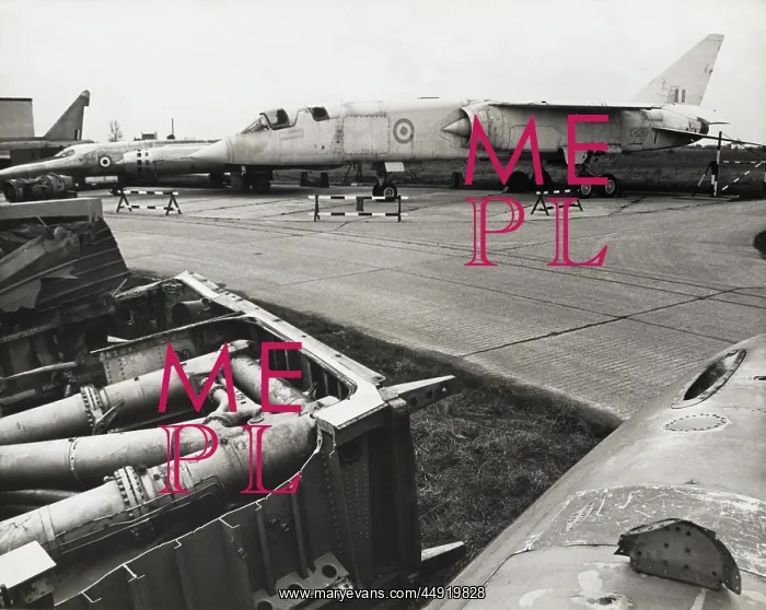 : BAC TSR-2. A Vickers Valiant Wing with the British Aircraft Corporation Tsr.2 Prototype : BAC TSR-2. A Vickers Valiant Wing with the British Aircraft Corporation Tsr.2 Prototype