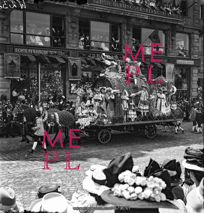 : Bachus carriage at a parade : Bachus carriage at a parade