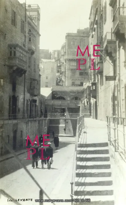  : Backstreet in Valetta, Malta