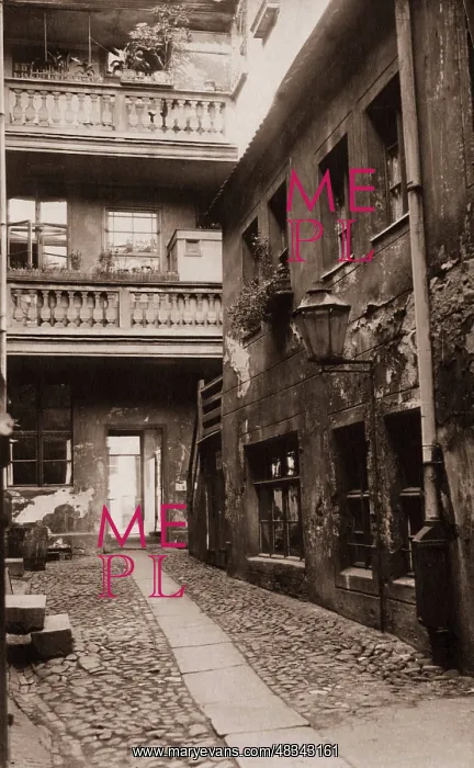 : Backyard in the Berlin Fischerstrasse, 1933 : Backyard in the Berlin Fischerstrasse, 1933