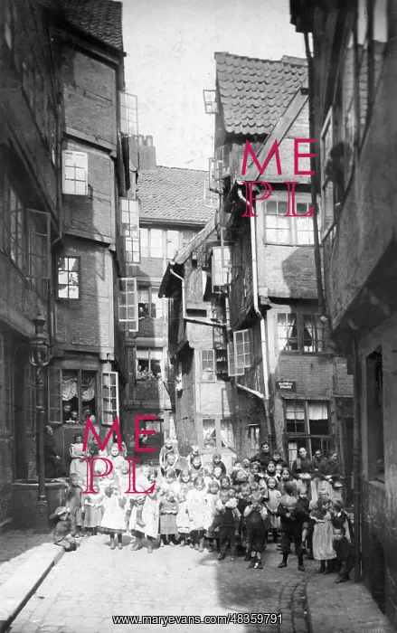 : Backyard in Hamburg, 1900 : Backyard in Hamburg, 1900