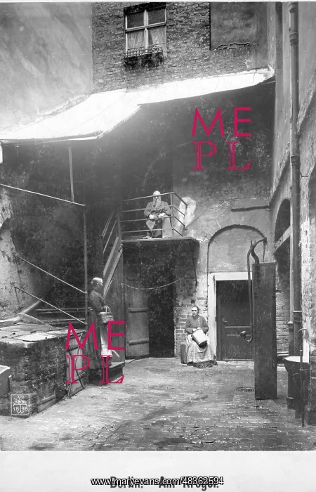 : Backyard Am Krogel in Berlin, 1898 : Backyard Am Krogel in Berlin, 1898