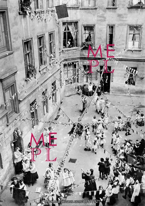 : Backyard party in a Berlin working-class district, 1926 : Backyard party in a Berlin working-class district, 1926