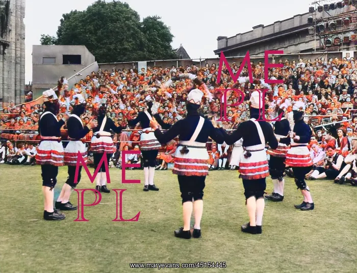 : BACUP COCONUT DANCERS : BACUP COCONUT DANCERS