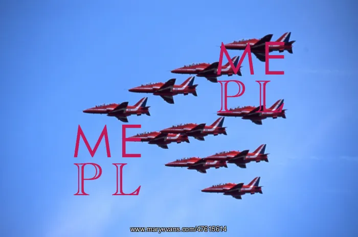 : BAe Systems Hawks RAF Red Arrows arrival Cottesmore 2002 : BAe Systems Hawks RAF Red Arrows arrival Cottesmore 2002