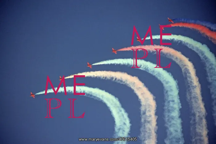 : BAe Systems Hawks RAF Red Arrows break Scampton 1989 : BAe Systems Hawks RAF Red Arrows break Scampton 1989