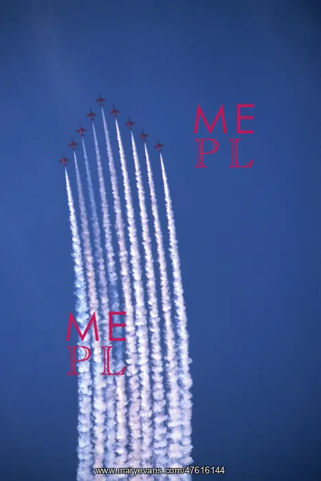 : BAe Systems Hawks RAF Red Arrows climb Big Nine Leuchars : BAe Systems Hawks RAF Red Arrows climb Big Nine Leuchars