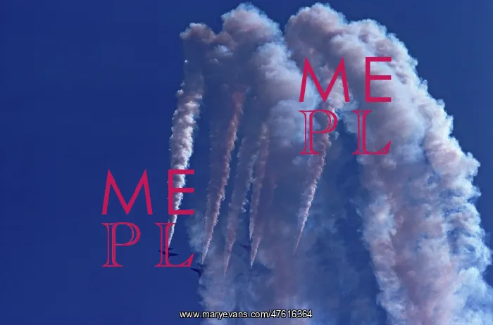 : BAe Systems Hawks RAF Red Arrows loop with smoke Cosford : BAe Systems Hawks RAF Red Arrows loop with smoke Cosford