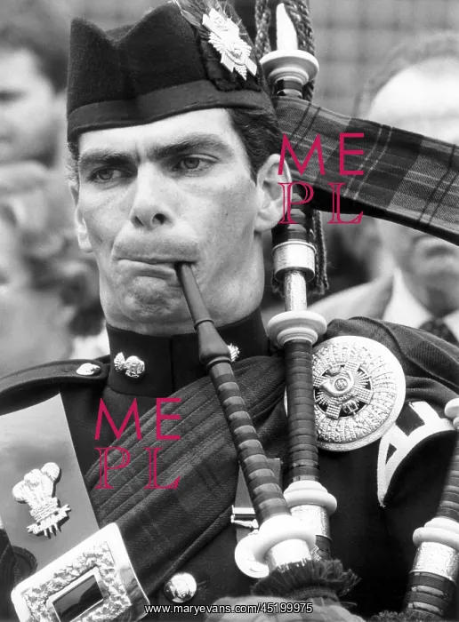 : Bagpiper of the British Berlin brigade : Bagpiper of the British Berlin brigade