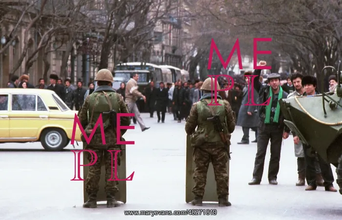 : Baku, 1990. Extremists commit excesses : Baku, 1990. Extremists commit excesses