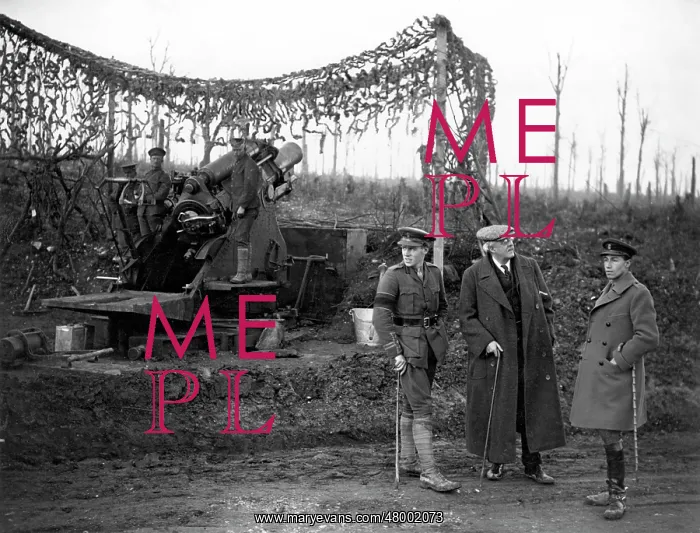 : Balfour visiting Howitzer 1916 : Balfour visiting Howitzer 1916