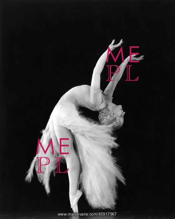  : Ballerina in back bend