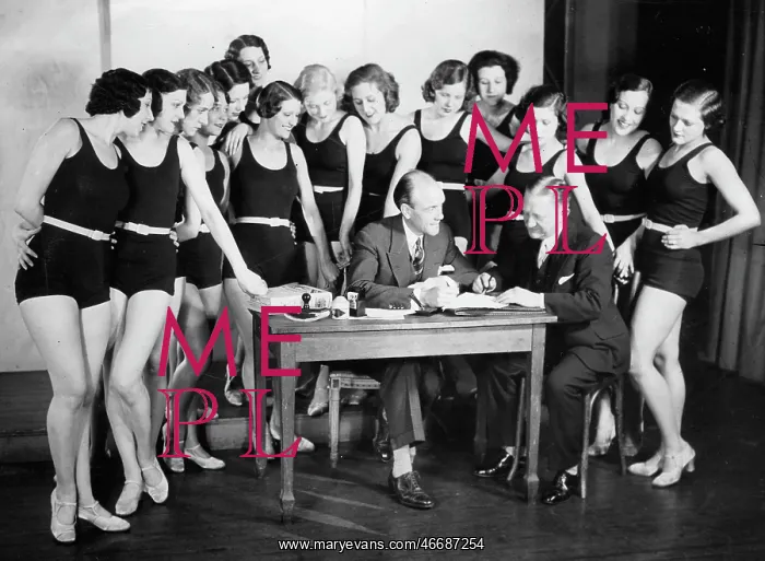 : Ballet. Earl Carroll (m.) and Mr. Sparks and his ballett ensemble : Ballet. Earl Carroll (m.) and Mr. Sparks and his ballett ensemble