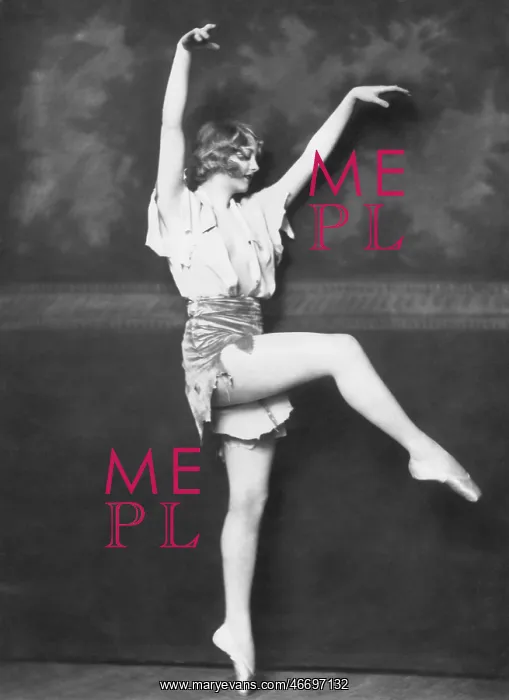 : Ballet dancer performing on stage : Ballet dancer performing on stage