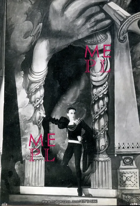 : Ballet Dancer Robert Helpmann as Hamlet : Ballet Dancer Robert Helpmann as Hamlet