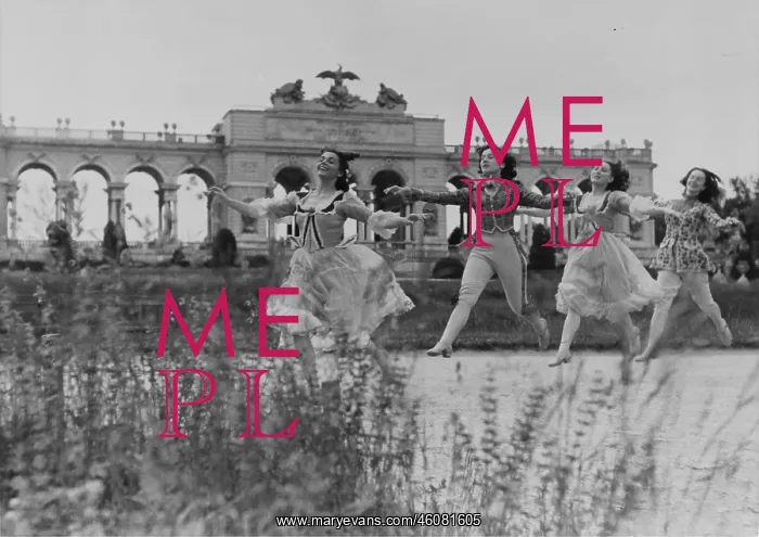: Ballet Wiesenthal in front of the Gloriette in the : Ballet Wiesenthal in front of the Gloriette in the