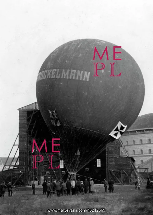 : Balloon preparing to ascent, 1915 : Balloon preparing to ascent, 1915