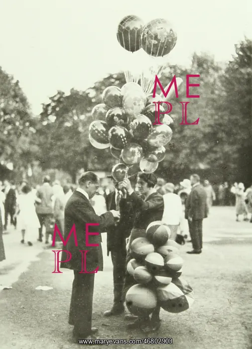 : Balloon vendor in Volksprater : Balloon vendor in Volksprater